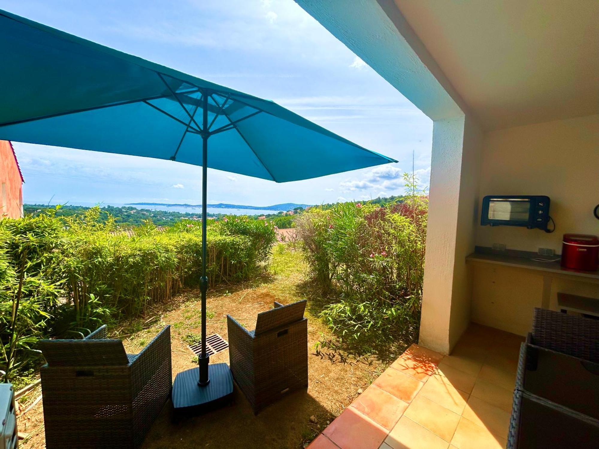 Les Restanques Vue Mer Roses 1070 Rez De Jardin 格里莫 外观 照片